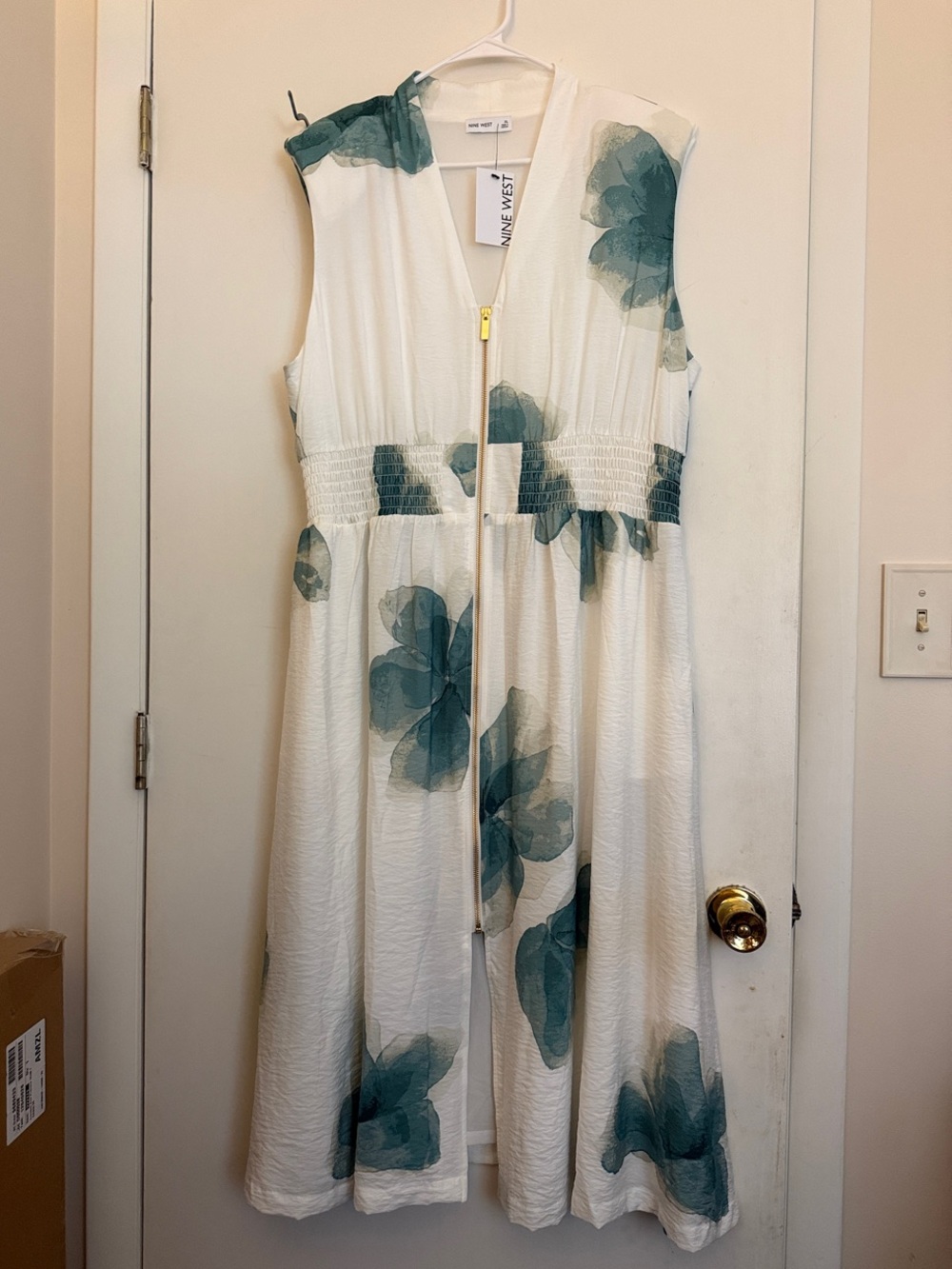 Sleeveless Nine West White Dress with Teal Floral Accents
